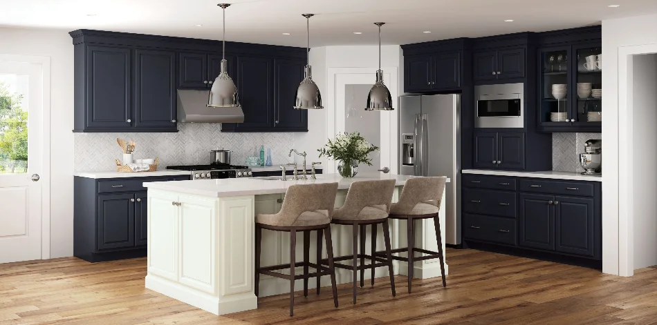 Kitchen cabinets in Iowa that are two-toned color
