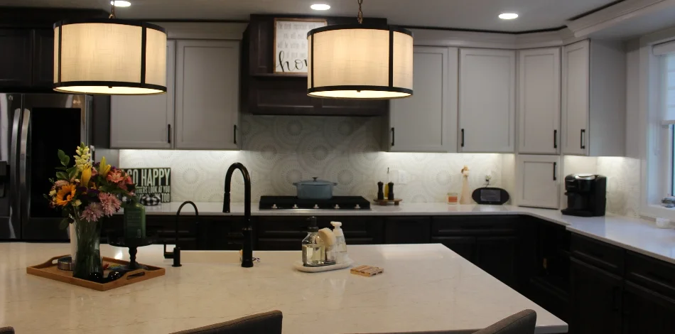 Two-toned kitchen cabinet trends in Iowa